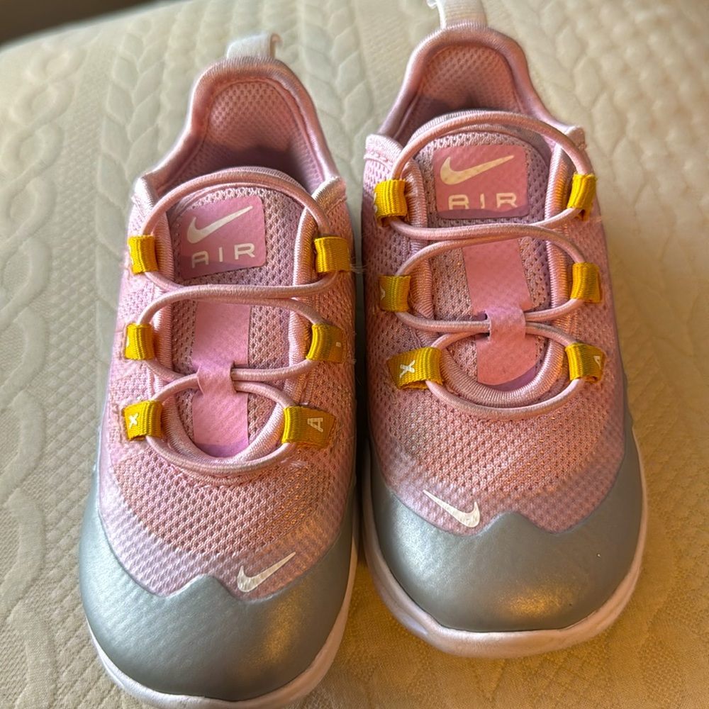 👟👟👧 - Picture 5 of 9
